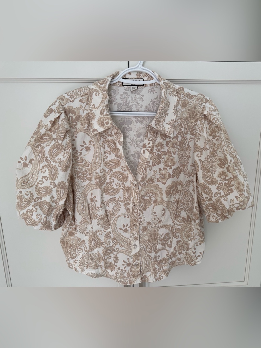 Poufy sleeve blouse